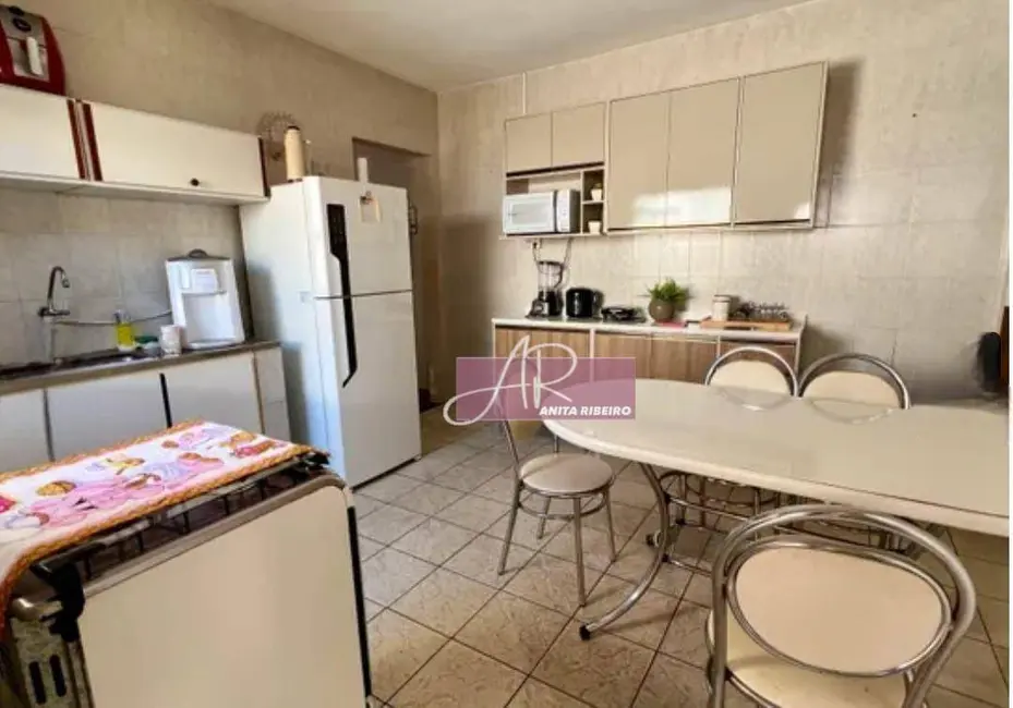 Foto 2 de Casa com 3 quartos à venda, 127m2 em São Carlos, Pouso Alegre - MG