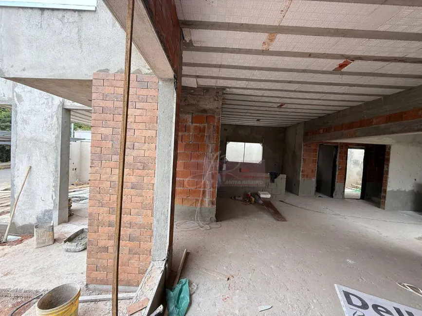 Casa com 3 quartos à venda, 300m2 em Buritis, Pouso Alegre - MG - imagem 4 Foto 4 de Casa com 3 quartos à venda, 300m2 em Buritis, Pouso Alegre - MG