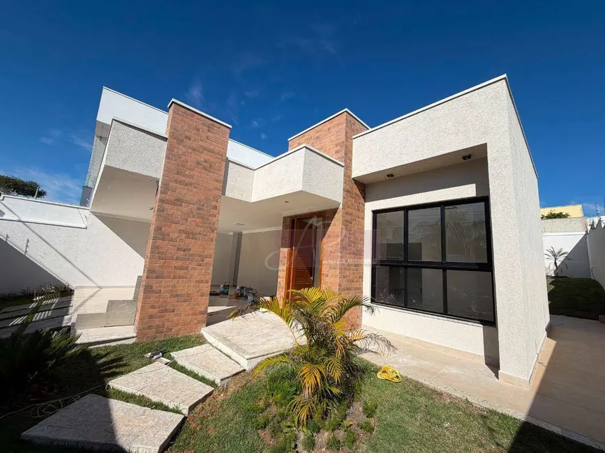 Foto 1 de Casa com 3 quartos à venda, 318m2 em Buritis, Pouso Alegre - MG