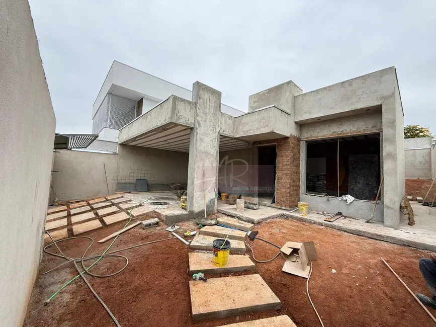 Casa com 3 quartos à venda, 300m2 em Buritis, Pouso Alegre - MG - imagem 1 Foto 1 de Casa com 3 quartos à venda, 300m2 em Buritis, Pouso Alegre - MG