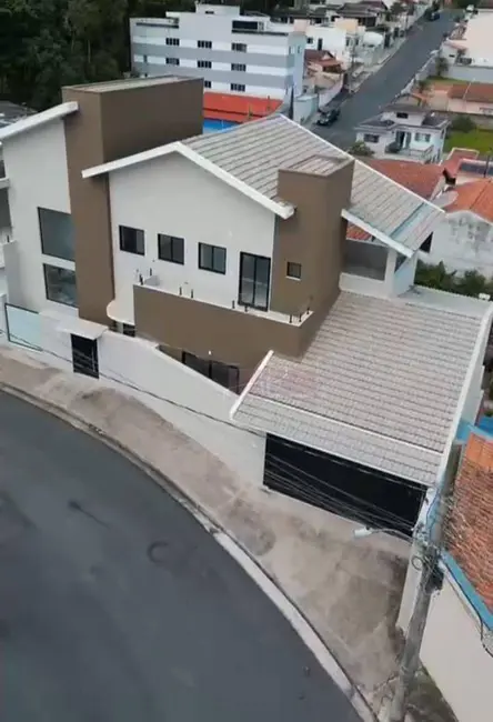 Casa com 3 quartos à venda, 320m2 em Fátima III, Pouso Alegre - MG - imagem 4 Foto 4 de Casa com 3 quartos à venda, 320m2 em Fátima III, Pouso Alegre - MG