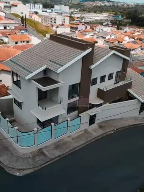 Casa com 3 quartos à venda, 320m2 em Fátima III, Pouso Alegre - MG - imagem 2 Foto 2 de Casa com 3 quartos à venda, 320m2 em Fátima III, Pouso Alegre - MG