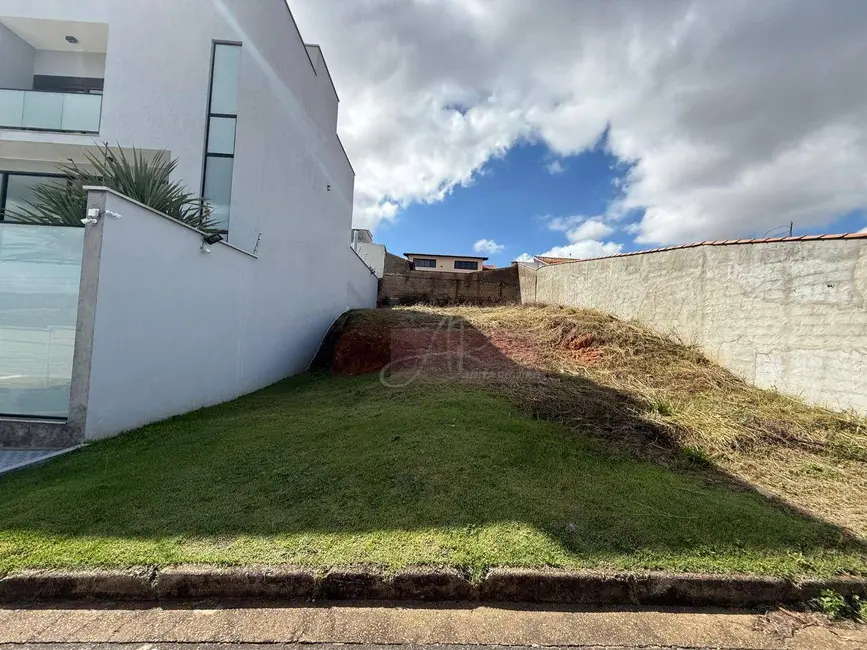 Terreno / Lote à venda, 300m2 em Colinas de Santa Bárbara, Pouso Alegre - MG - imagem 1 Foto 1 de Terreno / Lote à venda, 300m2 em Colinas de Santa Bárbara, Pouso Alegre - MG