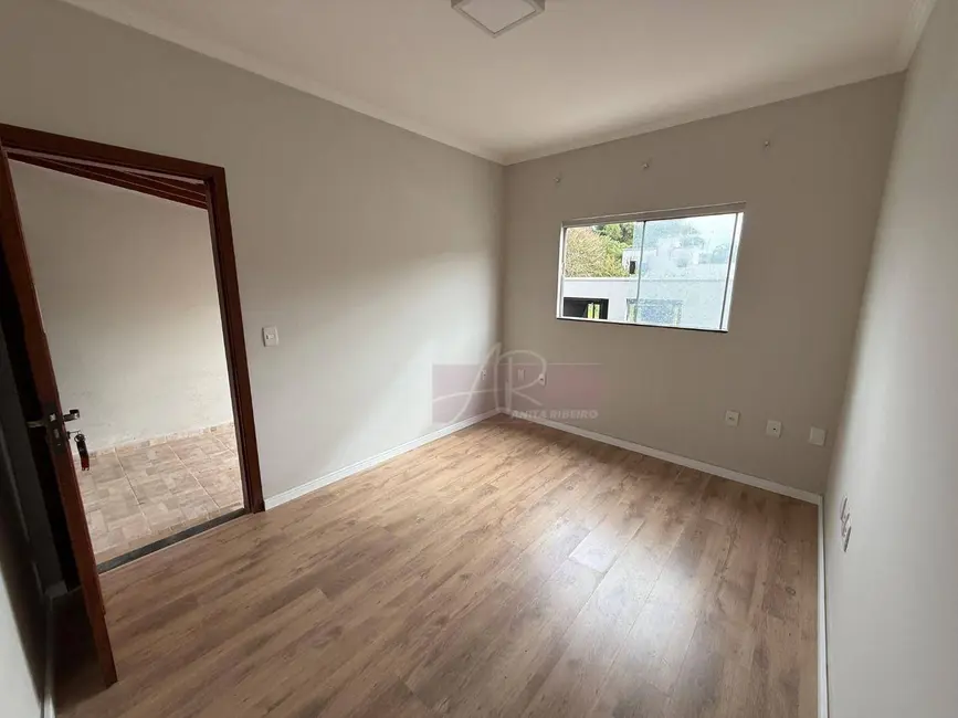 Foto 2 de Casa com 3 quartos à venda, 150m2 em Pouso Alegre - MG