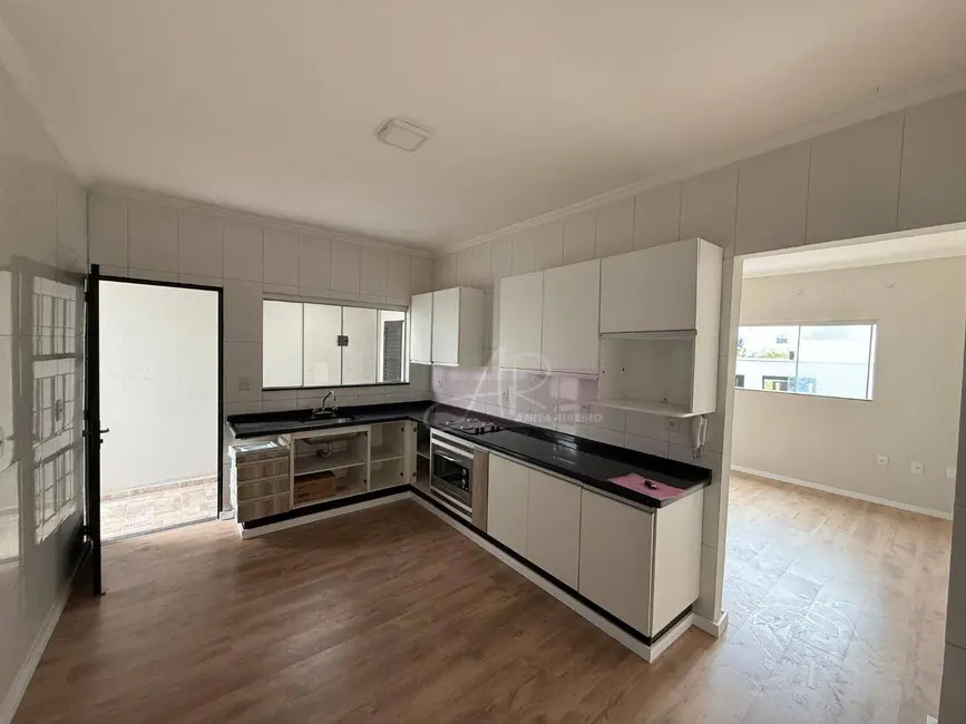 Casa com 3 quartos à venda, 150m2 em Pouso Alegre - MG - imagem 5 Foto 5 de Casa com 3 quartos à venda, 150m2 em Pouso Alegre - MG