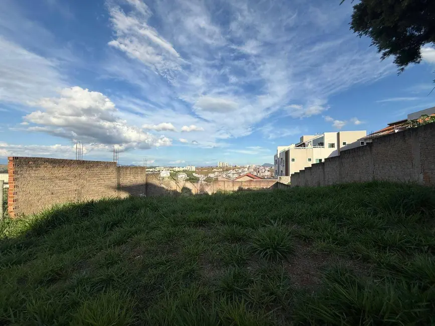 Terreno / Lote à venda, 380m2 em Pouso Alegre - MG - imagem 1 Foto 1 de Terreno / Lote à venda, 380m2 em Pouso Alegre - MG
