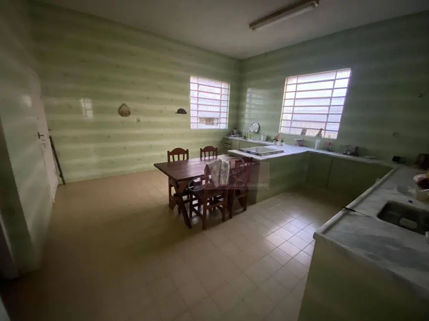 Casa com 7 quartos à venda, 1050m2 em Centro, Pouso Alegre - MG - imagem 9 Foto 9 de Casa com 7 quartos à venda, 1050m2 em Centro, Pouso Alegre - MG