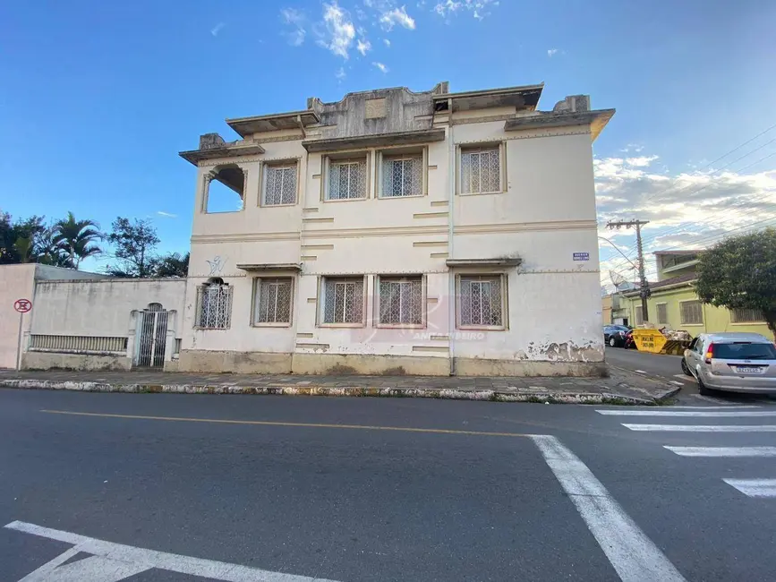 Foto 1 de Casa com 7 quartos à venda, 1050m2 em Centro, Pouso Alegre - MG