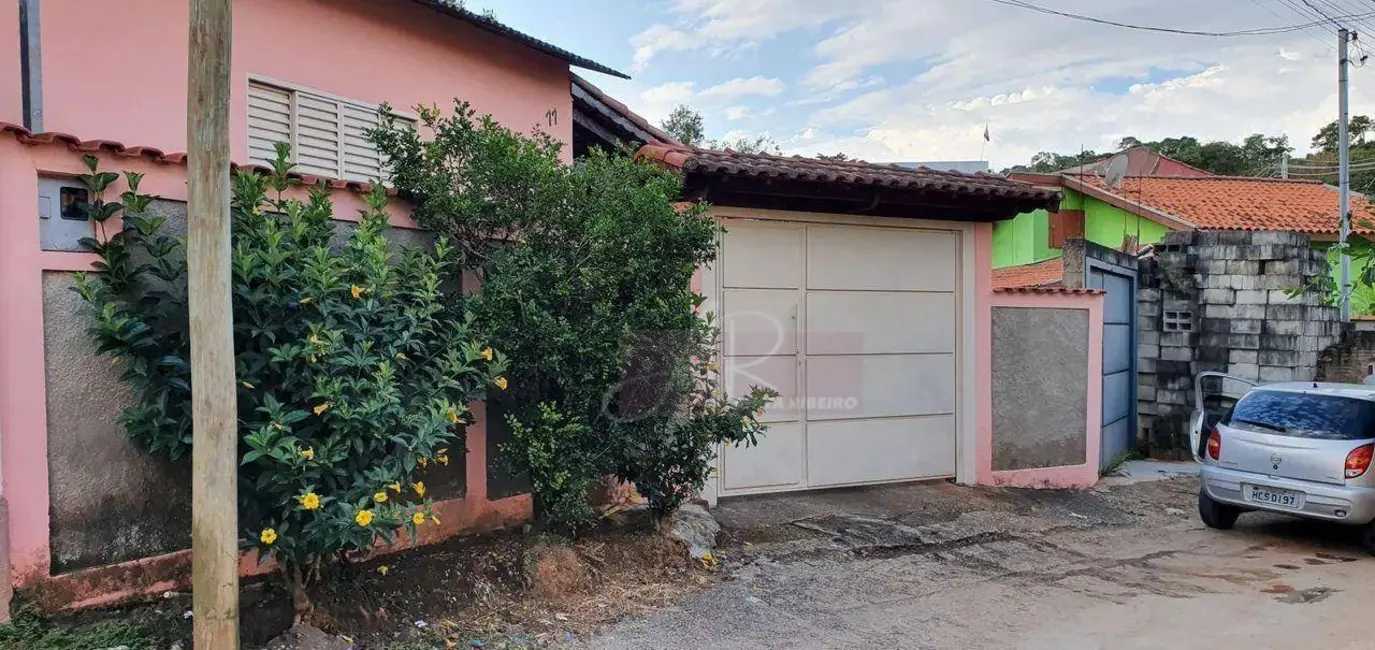 Foto 1 de Casa com 2 quartos à venda, 130m2 em Pouso Alegre - MG