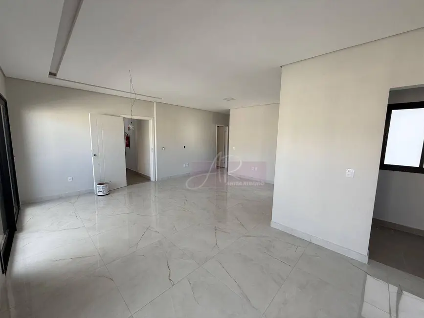 Foto 6 de Apartamento com 3 quartos à venda, 115m2 em Pouso Alegre - MG