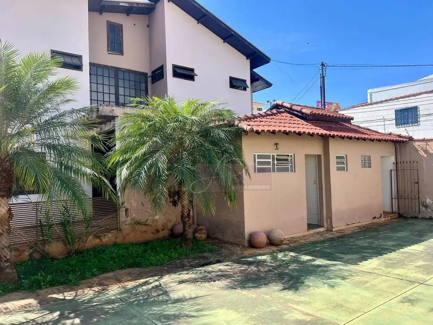 Foto 2 de Casa com 4 quartos à venda, 600m2 em Pouso Alegre - MG
