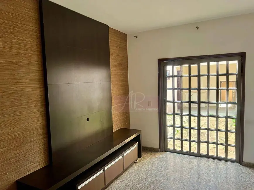 Casa com 4 quartos à venda, 600m2 em Pouso Alegre - MG - imagem 6 Foto 6 de Casa com 4 quartos à venda, 600m2 em Pouso Alegre - MG