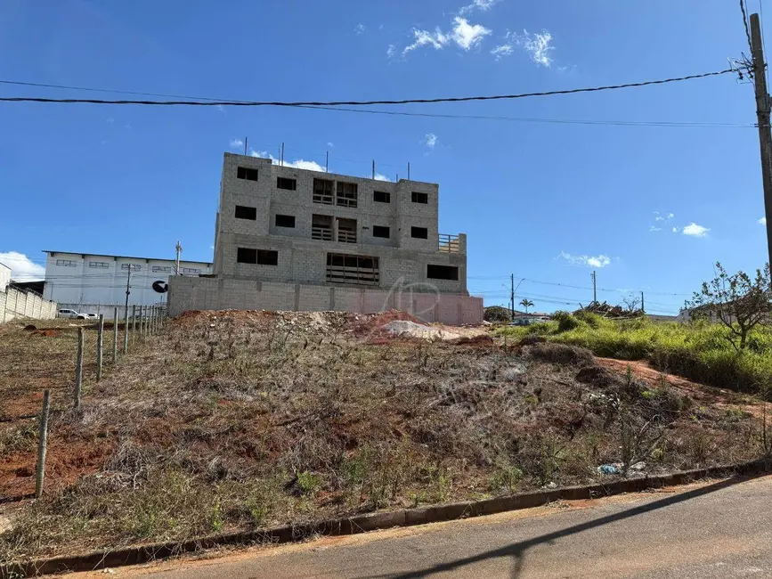 Foto 2 de Terreno / Lote à venda, 647m2 em Pouso Alegre - MG