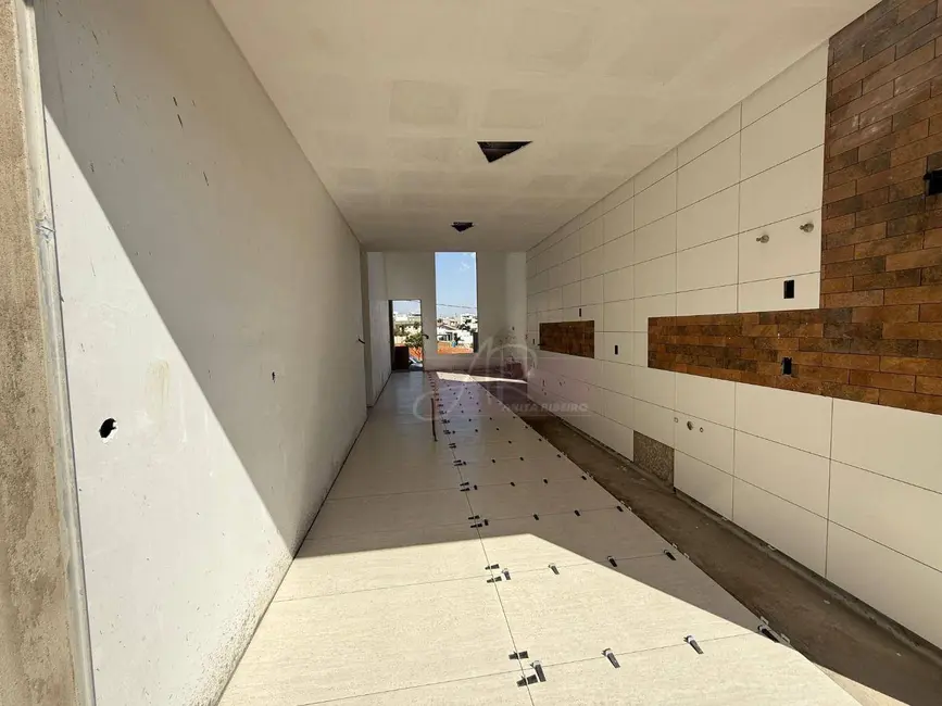 Foto 3 de Casa com 3 quartos à venda, 300m2 em Pouso Alegre - MG