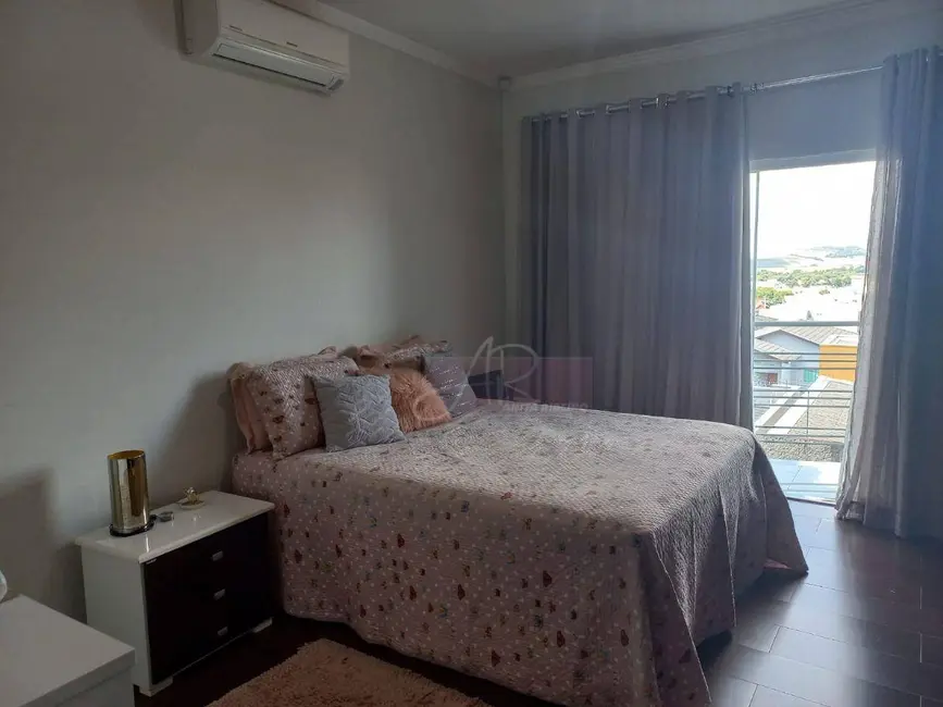 Foto 7 de Casa com 5 quartos à venda, 300m2 em Pouso Alegre - MG