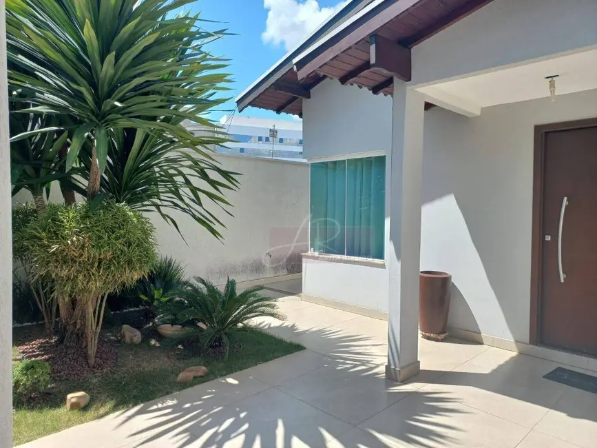 Foto 1 de Casa com 5 quartos à venda, 300m2 em Pouso Alegre - MG