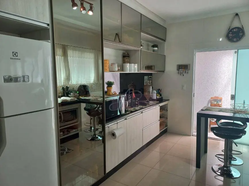 Foto 6 de Casa com 5 quartos à venda, 300m2 em Pouso Alegre - MG