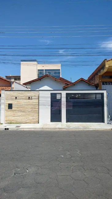 Foto 1 de Casa com 3 quartos à venda, 240m2 em Jardim Olímpico, Pouso Alegre - MG