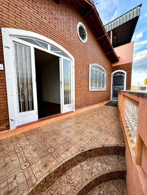 Foto 2 de Casa com 3 quartos à venda, 309m2 em Pouso Alegre - MG