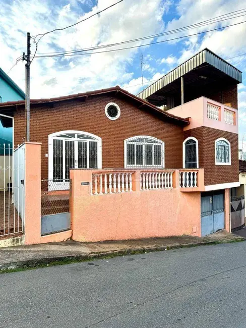Foto 1 de Casa com 3 quartos à venda, 309m2 em Pouso Alegre - MG