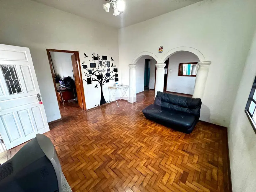 Foto 2 de Casa com 3 quartos à venda, 401m2 em Pouso Alegre - MG