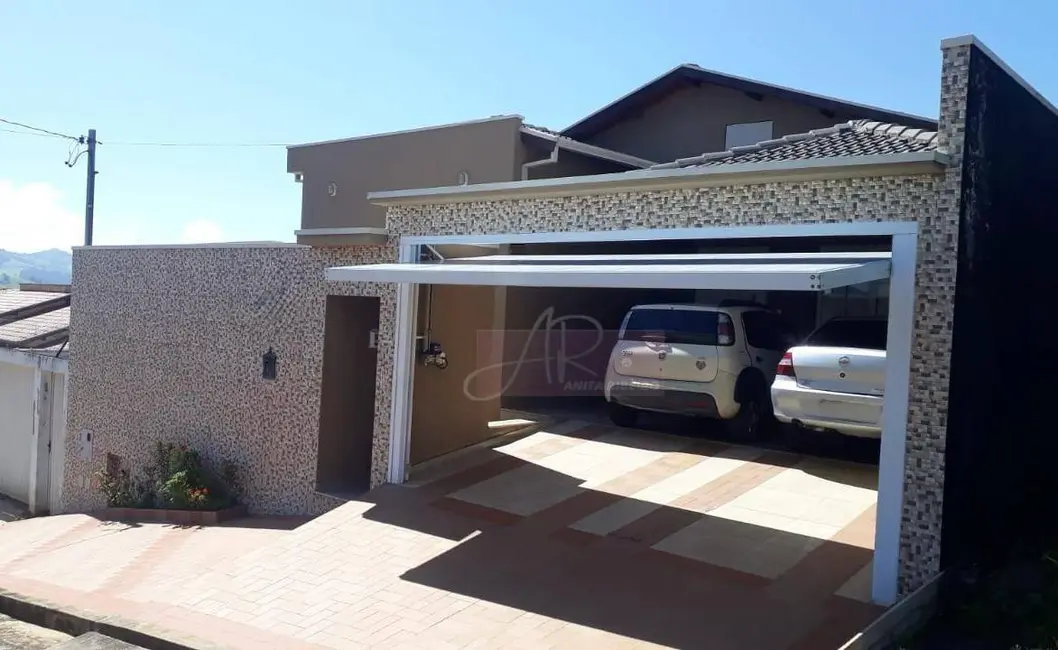 Casa com 4 quartos à venda, 300m2 em Jardim Floresta, Pouso Alegre - MG - imagem 1 Foto 1 de Casa com 4 quartos à venda, 300m2 em Jardim Floresta, Pouso Alegre - MG