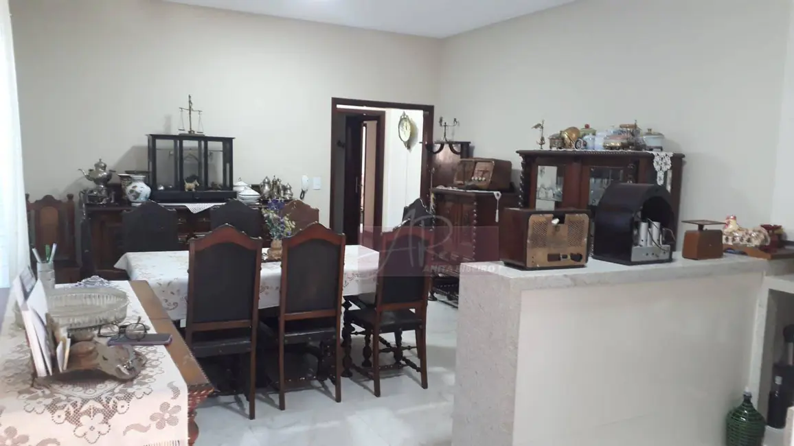 Casa com 4 quartos à venda, 300m2 em Jardim Floresta, Pouso Alegre - MG - imagem 3 Foto 3 de Casa com 4 quartos à venda, 300m2 em Jardim Floresta, Pouso Alegre - MG