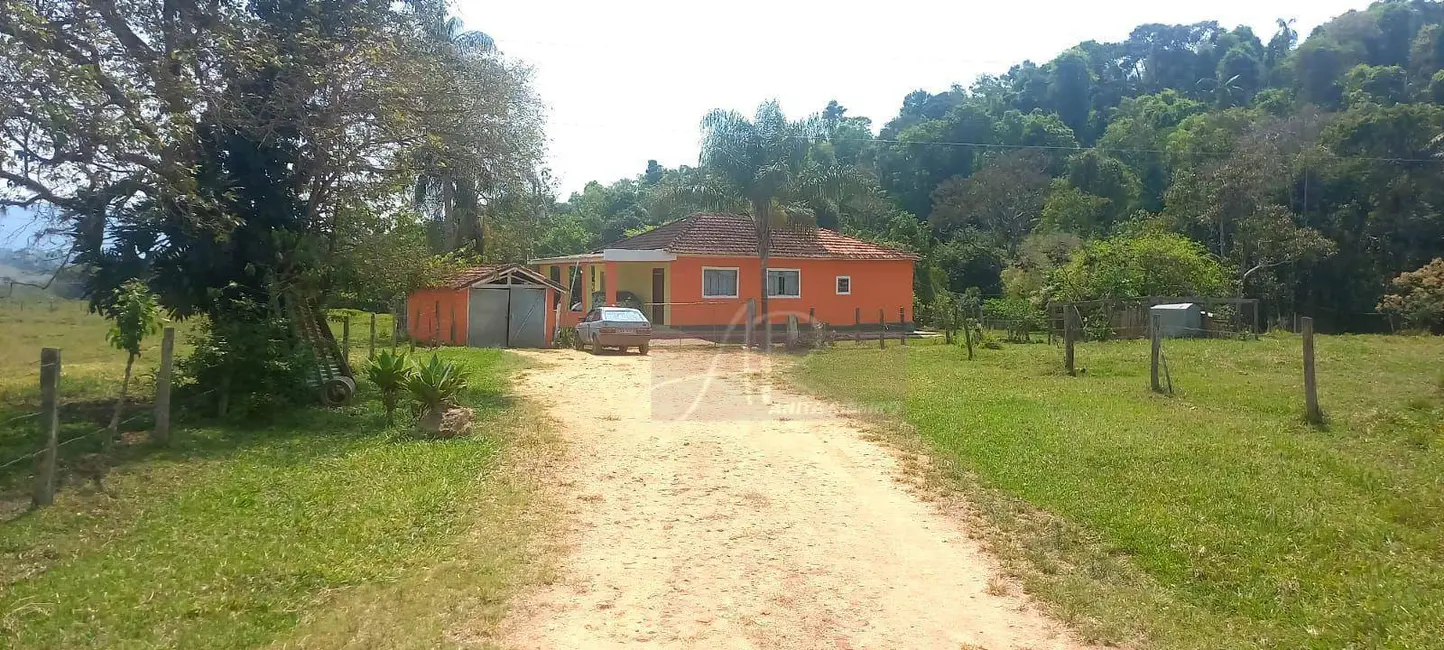 Chácara com 2 quartos à venda, 11000m2 em Pouso Alegre - MG - imagem 4 Foto 4 de Chácara com 2 quartos à venda, 11000m2 em Pouso Alegre - MG