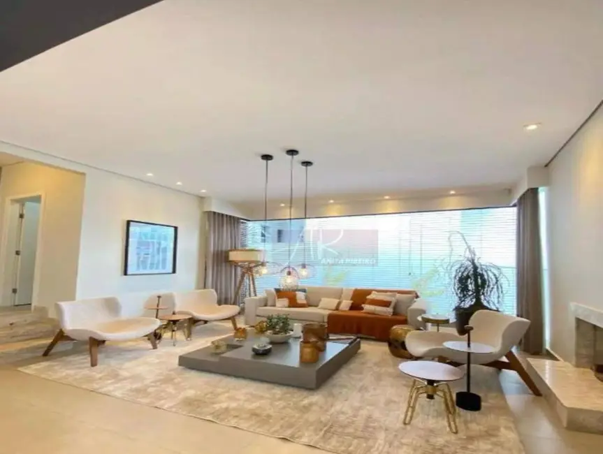 Foto 1 de Casa com 4 quartos à venda, 956m2 em Pouso Alegre - MG