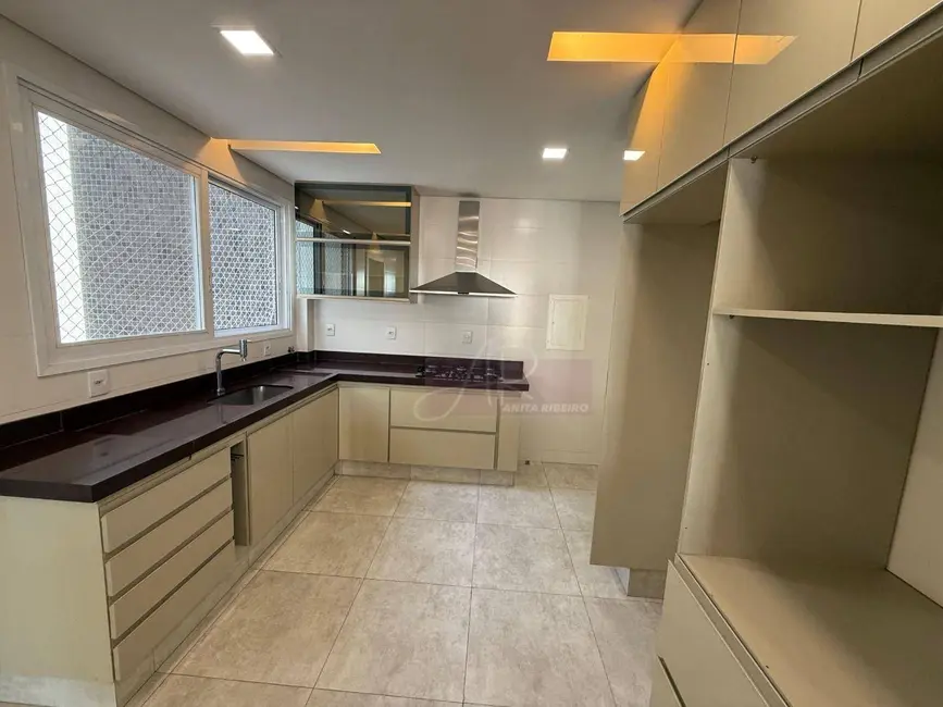 Foto 8 de Apartamento com 3 quartos à venda, 105m2 em Pouso Alegre - MG