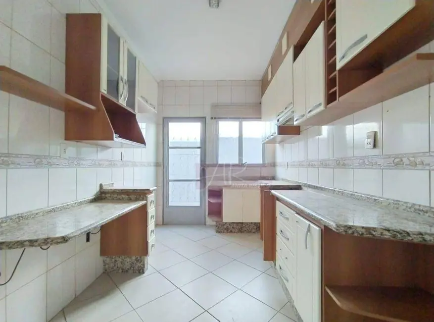 Casa com 4 quartos à venda, 150m2 em Jardim Aureliano, Pouso Alegre - MG - imagem 4 Foto 4 de Casa com 4 quartos à venda, 150m2 em Jardim Aureliano, Pouso Alegre - MG