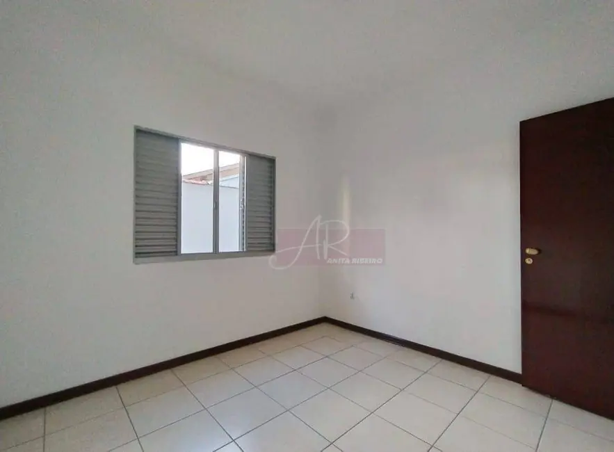 Casa com 4 quartos à venda, 150m2 em Jardim Aureliano, Pouso Alegre - MG - imagem 8 Foto 8 de Casa com 4 quartos à venda, 150m2 em Jardim Aureliano, Pouso Alegre - MG