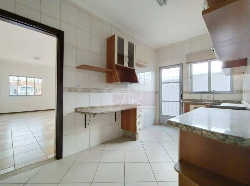 Casa com 4 quartos à venda, 150m2 em Jardim Aureliano, Pouso Alegre - MG - imagem 3 Foto 3 de Casa com 4 quartos à venda, 150m2 em Jardim Aureliano, Pouso Alegre - MG