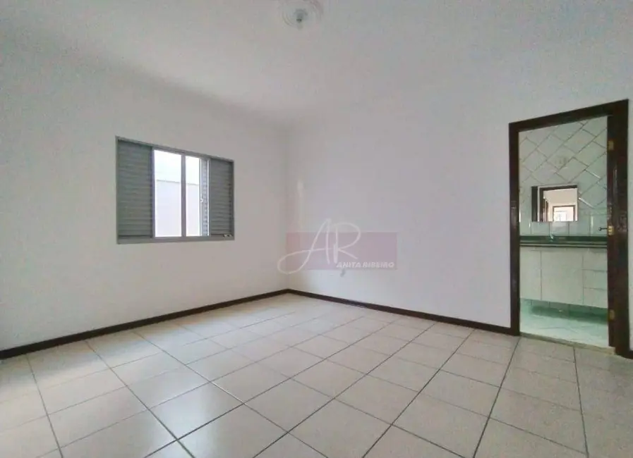 Casa com 4 quartos à venda, 150m2 em Jardim Aureliano, Pouso Alegre - MG - imagem 6 Foto 6 de Casa com 4 quartos à venda, 150m2 em Jardim Aureliano, Pouso Alegre - MG