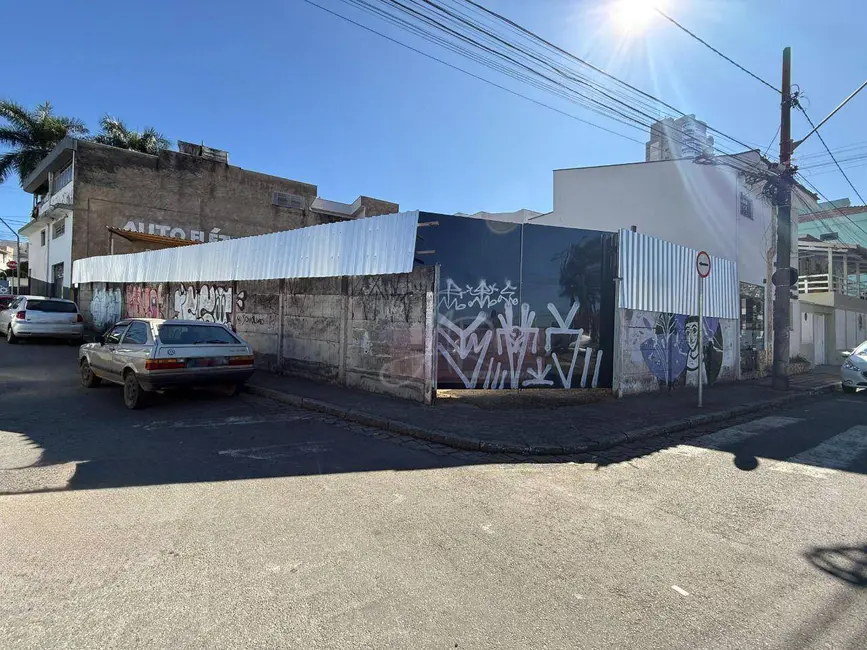Foto 1 de Terreno / Lote à venda, 298m2 em Centro, Pouso Alegre - MG