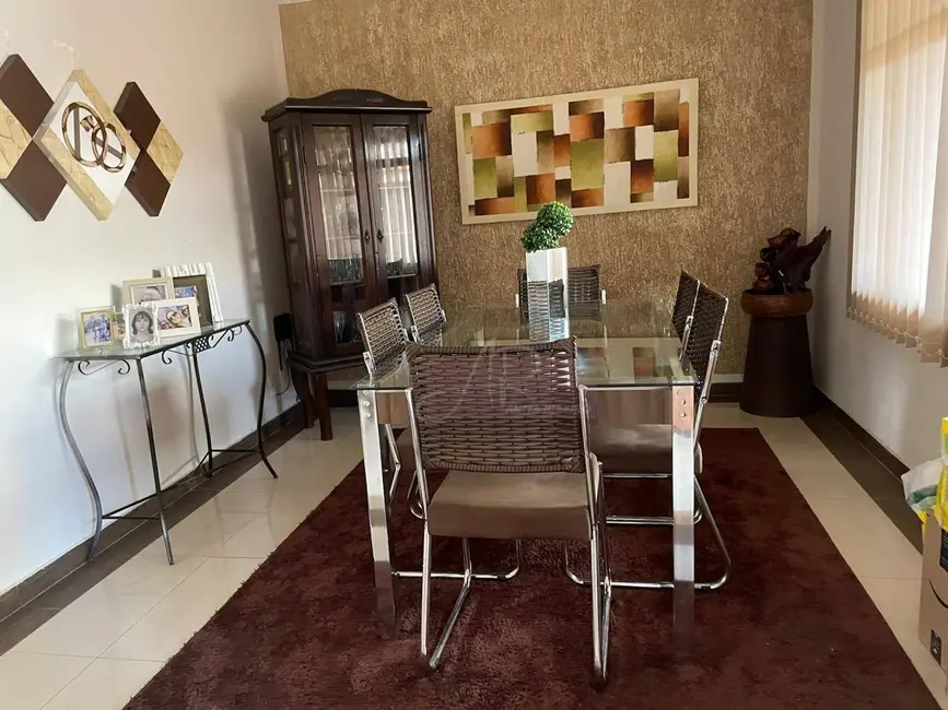 Foto 2 de Casa com 4 quartos à venda, 450m2 em Fátima II, Pouso Alegre - MG
