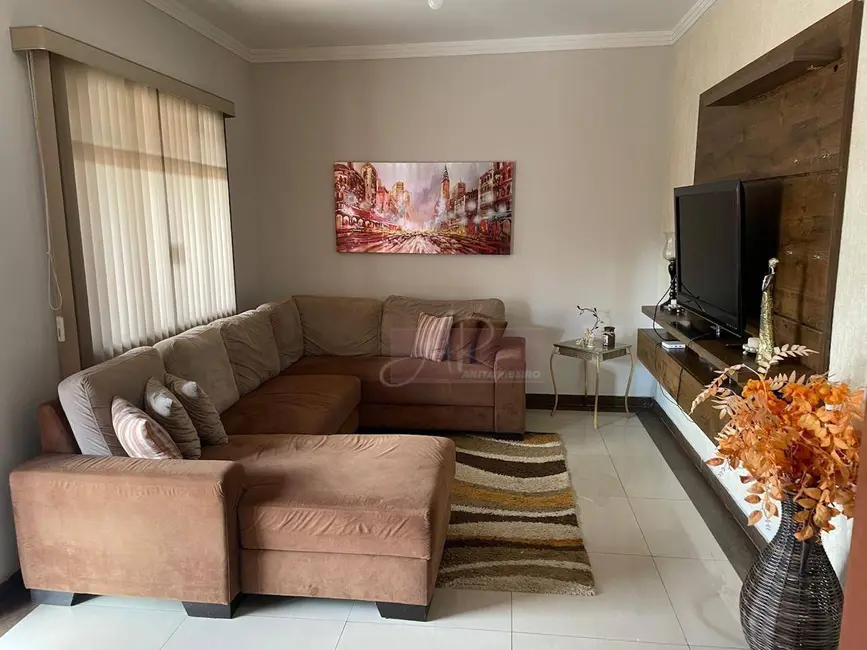 Foto 1 de Casa com 4 quartos à venda, 450m2 em Fátima II, Pouso Alegre - MG