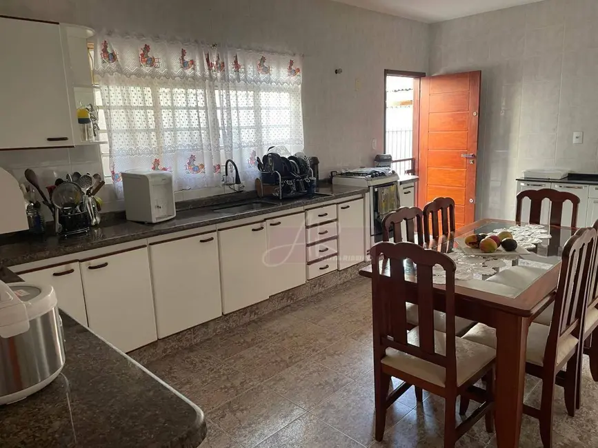 Foto 3 de Casa com 4 quartos à venda, 450m2 em Fátima II, Pouso Alegre - MG