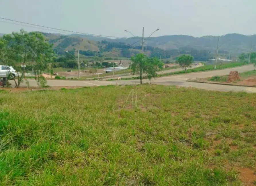 Foto 1 de Terreno / Lote à venda, 147m2 em Congonhal - MG