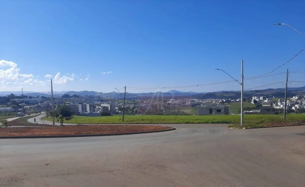 Foto 2 de Terreno / Lote à venda, 300m2 em Pouso Alegre - MG