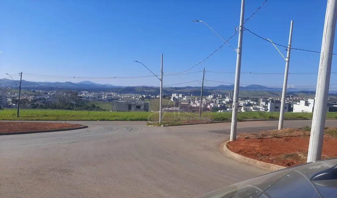 Foto 1 de Terreno / Lote à venda, 300m2 em Pouso Alegre - MG