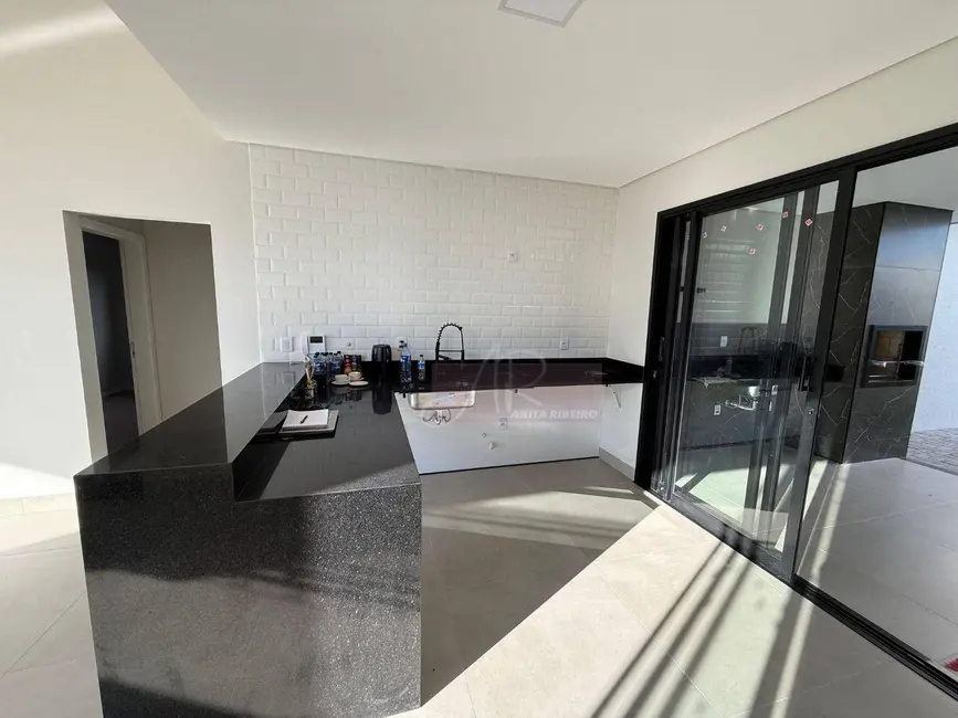 Casa com 4 quartos à venda, 344m2 em Pouso Alegre - MG - imagem 4 Foto 4 de Casa com 4 quartos à venda, 344m2 em Pouso Alegre - MG