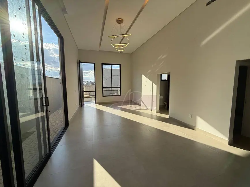 Casa com 4 quartos à venda, 344m2 em Pouso Alegre - MG - imagem 1 Foto 1 de Casa com 4 quartos à venda, 344m2 em Pouso Alegre - MG