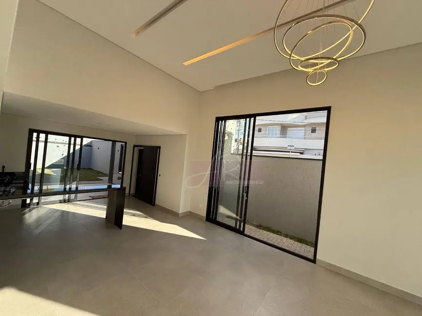 Casa com 4 quartos à venda, 344m2 em Pouso Alegre - MG - imagem 2 Foto 2 de Casa com 4 quartos à venda, 344m2 em Pouso Alegre - MG