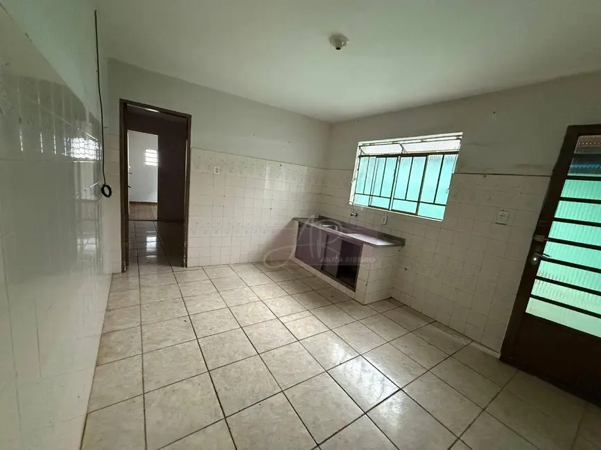 Foto 2 de Casa com 3 quartos à venda, 100m2 em Pouso Alegre - MG