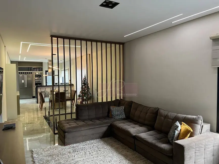 Casa de Condomínio com 4 quartos à venda, 300m2 em Pouso Alegre - MG - imagem 3 Foto 3 de Casa de Condomínio com 4 quartos à venda, 300m2 em Pouso Alegre - MG