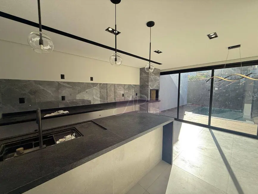 Foto 3 de Casa com 3 quartos à venda, 300m2 em Pouso Alegre - MG