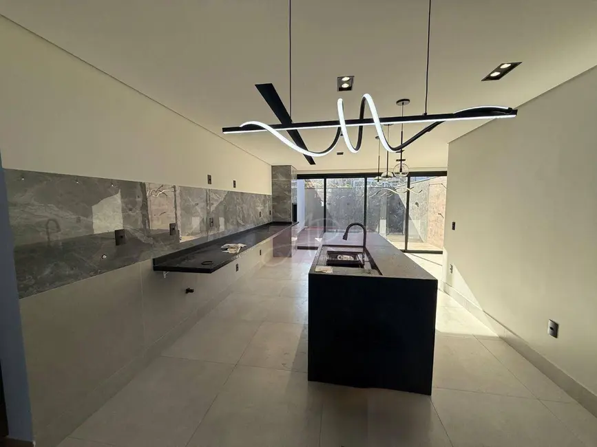 Foto 4 de Casa com 3 quartos à venda, 300m2 em Pouso Alegre - MG