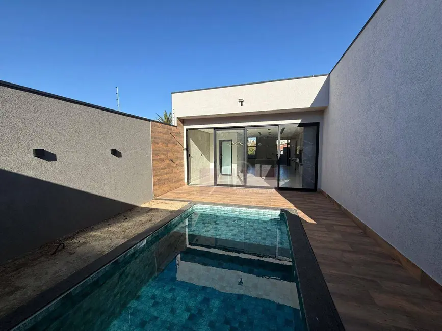 Foto 1 de Casa com 3 quartos à venda, 300m2 em Pouso Alegre - MG