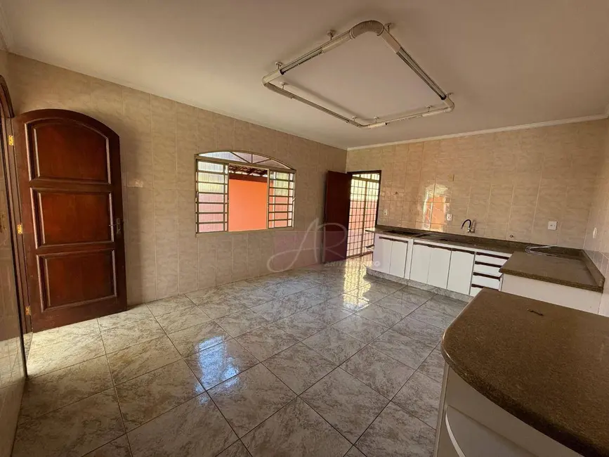 Casa com 5 quartos à venda, 450m2 em Pouso Alegre - MG - imagem 3 Foto 3 de Casa com 5 quartos à venda, 450m2 em Pouso Alegre - MG